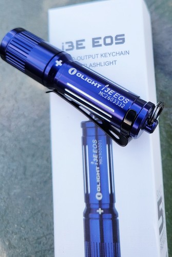 Olight i3E EOS Regal BLAU POLIERT EDC LED Taschenlampe Kompakt Schlüsselanhänger!