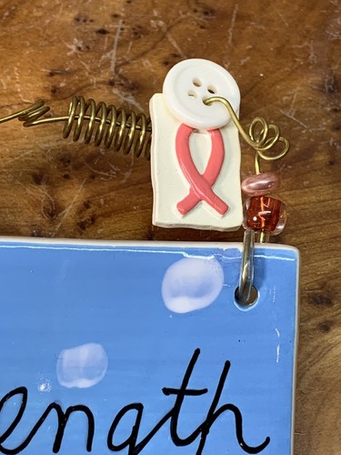 Brustkrebsüberlebende kleine Keramik Wandaufhänger Plakette ""Stärke"" inspirierend - Bild 3 von 7