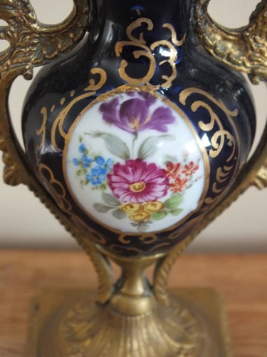 + Kleine Medici Porzellan Vase bemalt montiert Bronze + - Bild 5 von 8