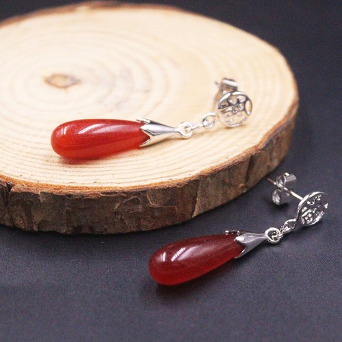Pendientes colgantes de jade rojo hechos a mano elegantes pendientes de gota de lluvia chapados en oro - Imagen 3 de 3