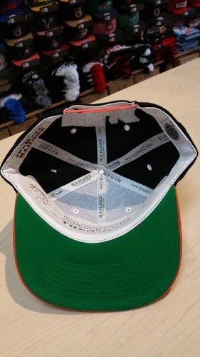 NHL Philadelphia Flyers Team Logo Name 2 Tone Black Retro Snapback Cap Hat - Picture 5 of 5