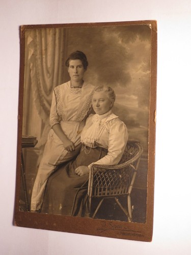 older woman & younger woman - setting / KAB Josef Spari Unterpremstätten in Graz - Picture 1 of 2