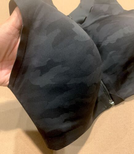 Lululemon Womens Front Zip Up Sports Bra 32DDD Black/gray ~EXCELLENT CONDITION - Picture 4 of 11