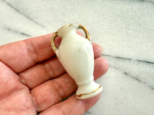 Vintage Japan Miniatur Porzellan Vase 3D Rose 1,75" hoch - Bild 2 von 5