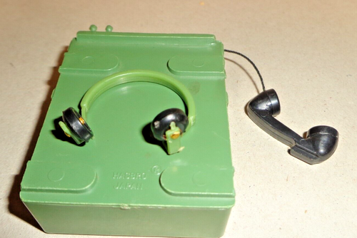 VTG GI JOE ADVENTURE TEAM GREEN FIELD RADIO WITH HEADPHONES BUT MISSING CORD - Picture 2 of 2