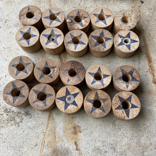 Lot Of 48 Wooden Spools Wheels With Star Pattern Sunrise 1 1/2” round folk art - Picture 2 of 8