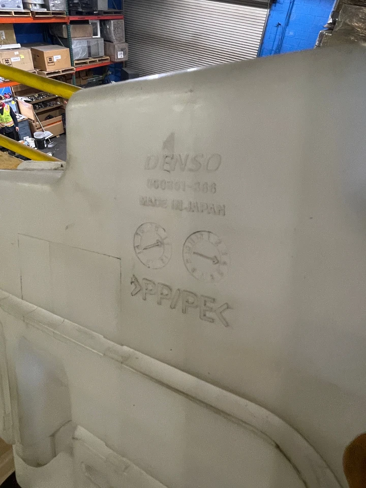 Depósito de líquido parabrisas Mitsubishi Fuso Canter FE 180 Foto 3 de 4