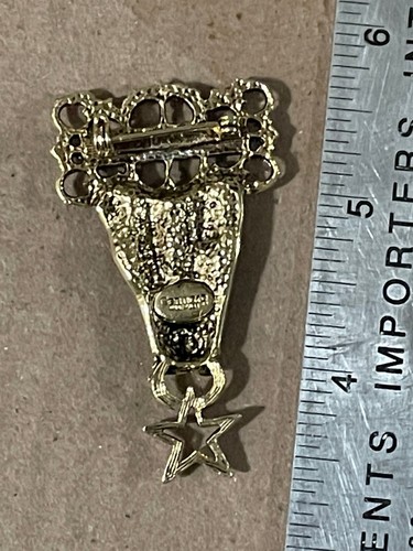 Vintage Gennaro Perfect Brooch Award Gold Tone Made In USA - Picture 2 of 3