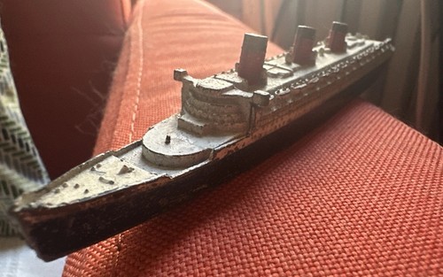 Dinky Toys #534 Cunard White Star Liner Queen Mary, Diecast Cruise Ship, UK Made - Picture 7 of 13