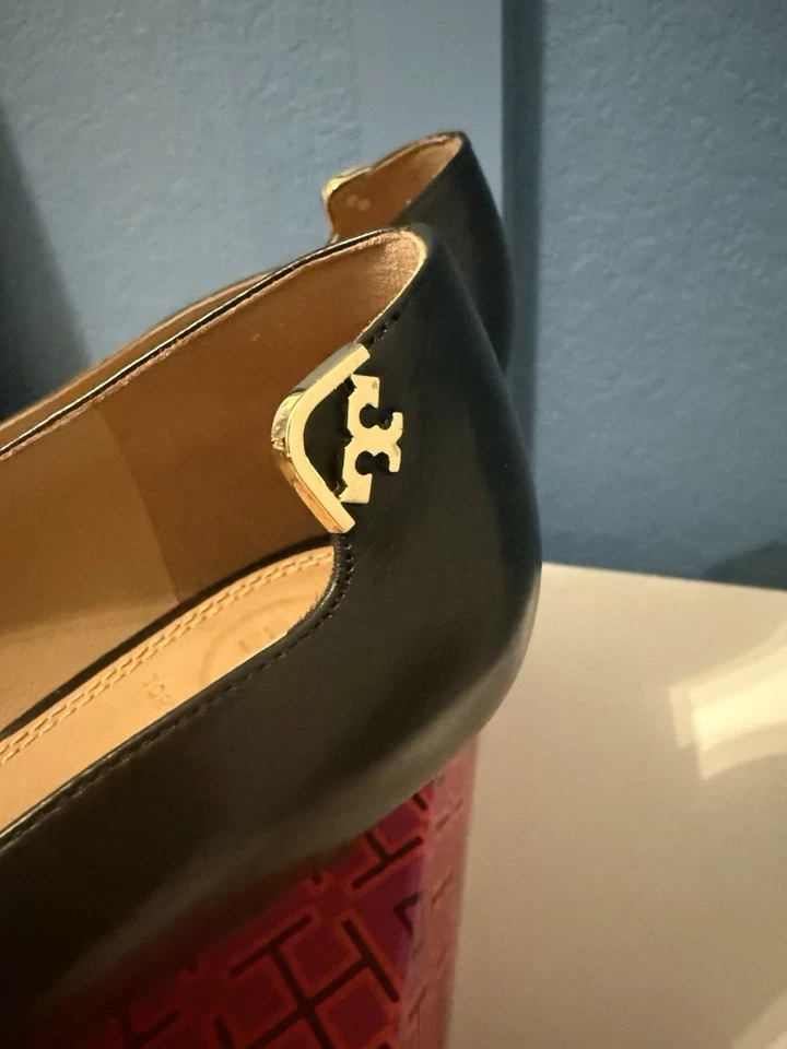 Bomba Tory Burch Elizabeth 40MM, Cuero Negro Talla 8.5 Foto 3 de 4