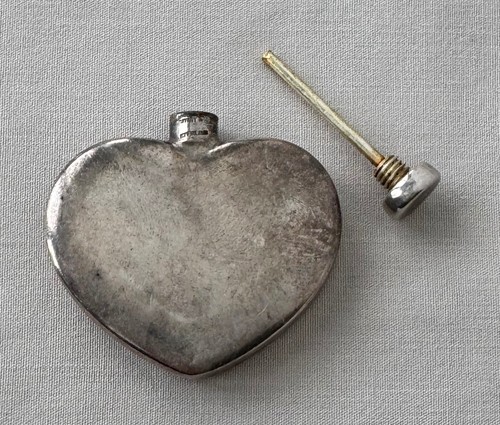 TIFFANY & CO. Botella de perfume corazón de plata esterlina con varita; Z258 - Imagen 5 de 6