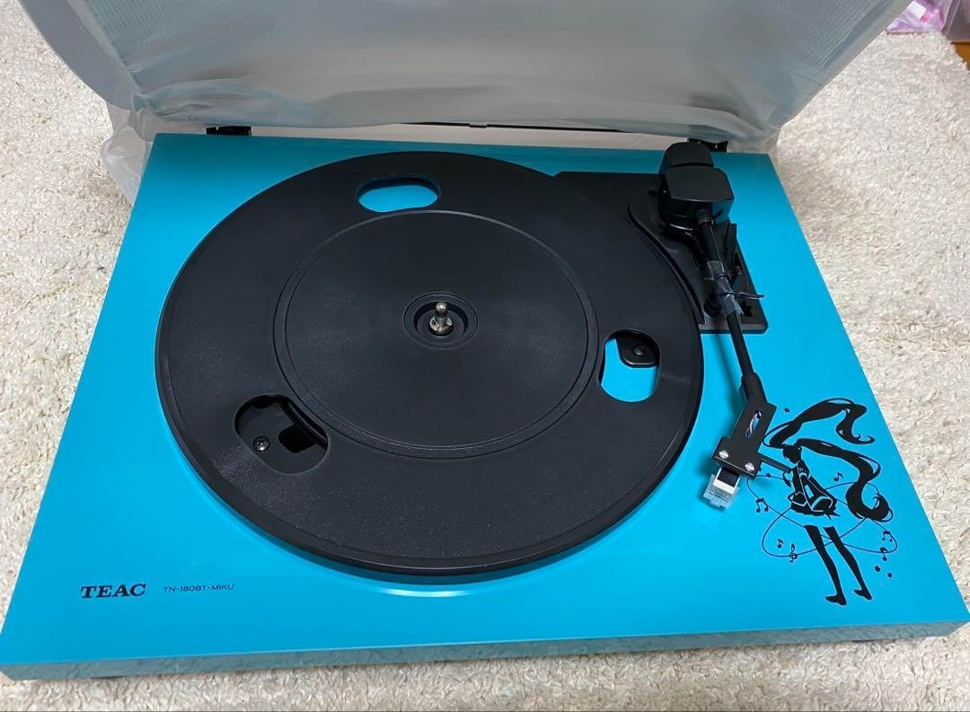TEAC Hatsune Miku Design Analog Turntable TN-180BT-MIKU