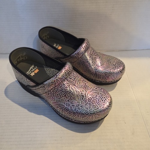 Dansko XP20 Lacey Nurse Clogs Pantoletten irisierend geblümt Gr. 39 Slipper lila - Bild 1 von 9