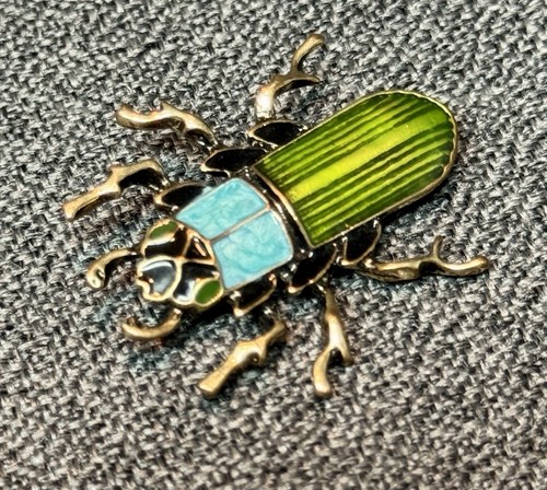 Broche de escarabajo de diseño vintage color dorado para mujer pin esmalte verde insecto - Imagen 2 de 10