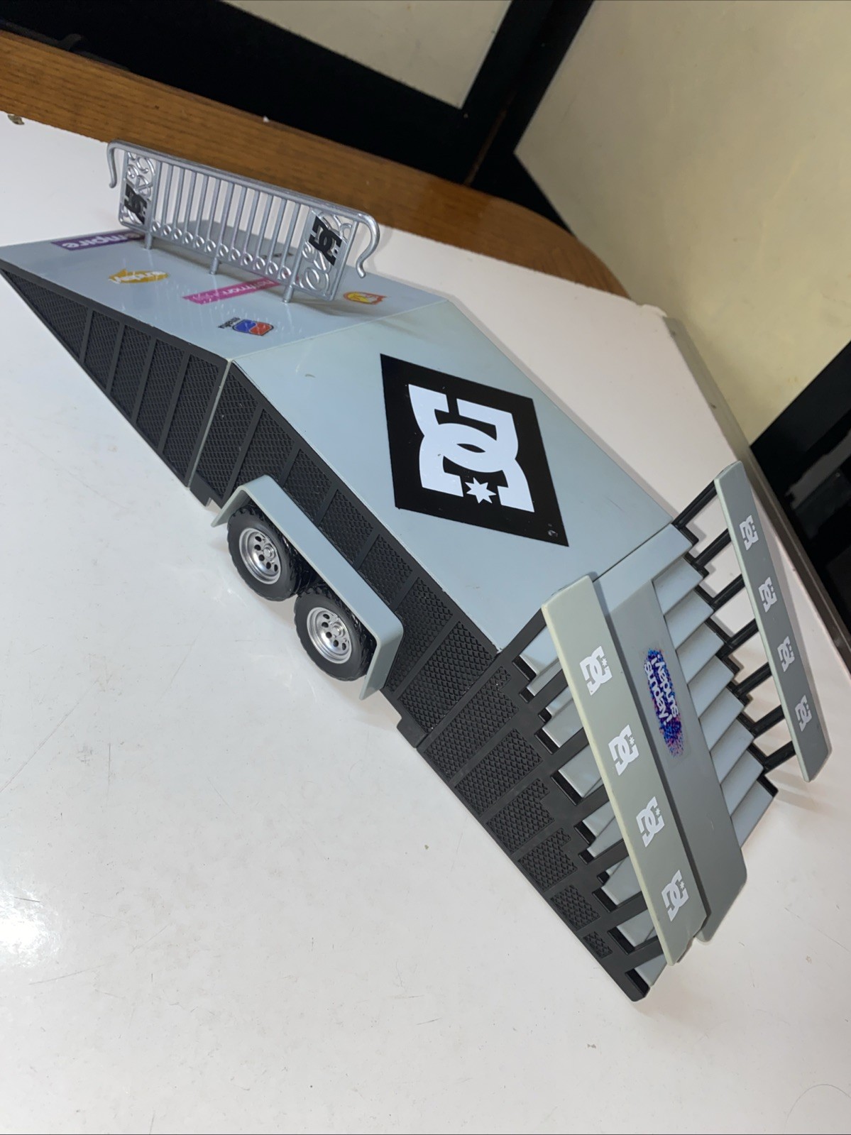 Picture 2 of 9