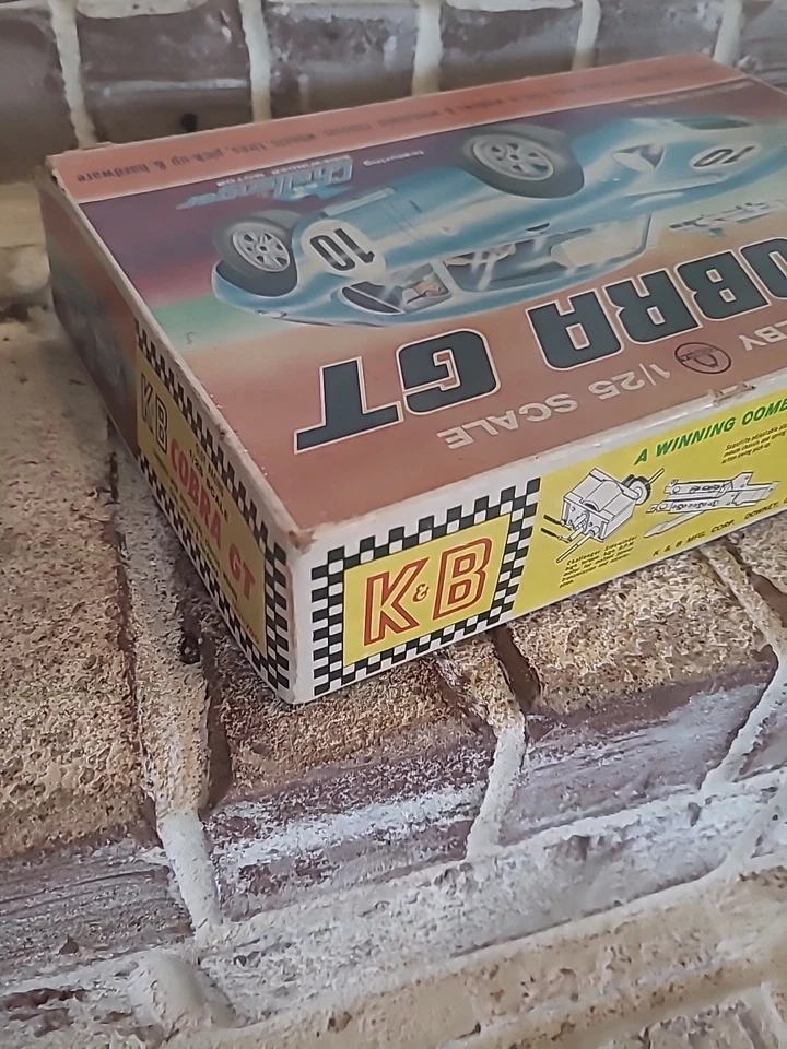 KIT DE CARRERAS DE COCHES TRAGAMONEDAS VINTAGE AÑOS 60 K&B SHELBY COBRA GT DAYTONA CAJA SUPERIOR E INFERIOR Foto 4 de 4