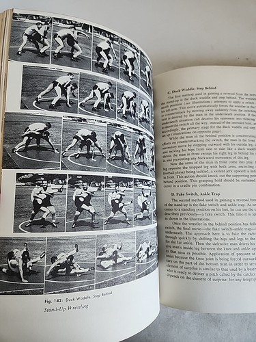 Coach's Illustrated Guide To Championship Wrestling Frank S Kapral 1964 HC/DJ - Picture 11 of 18