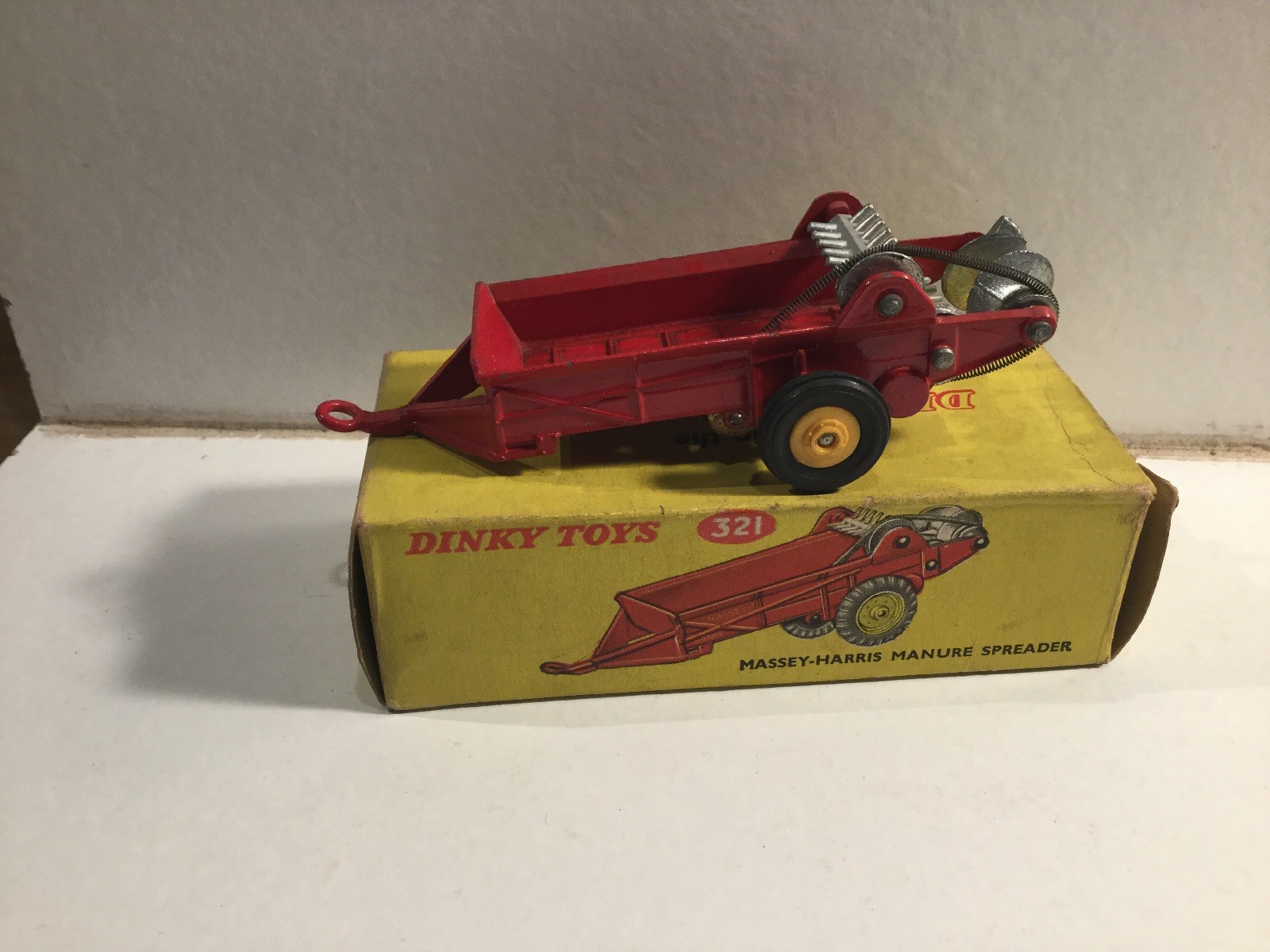 Dinky 321 Massey Harris esparcidor de estiércol en su caja original Dinky Dinky Dinky 321 Massey Harris esparcidor de estiércol en su caja original 0d8771