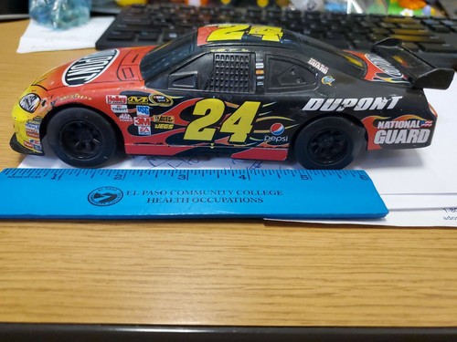 JADA NASCAR Jeff Gordon #24 DuPont Remote Control Car 27MHZ - Picture 4 of 9