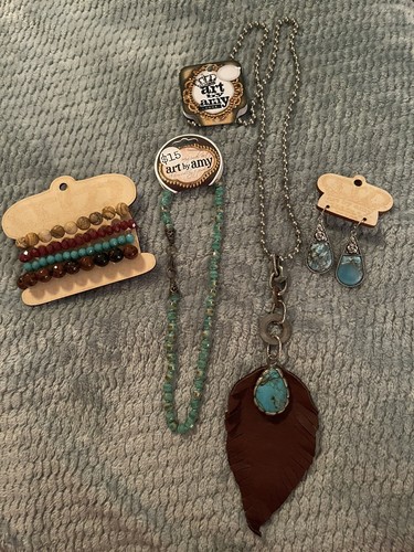 Art By Amy Schmuck 7-teiliges Set Braun Blau Burgund Holz Silberfarben Leder