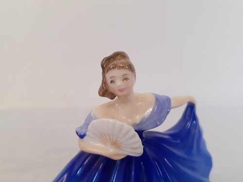 Vintage Figurine Royal Doulton Elaine #HN3214 Bone China - Peggy Davies 1979 - Picture 8 of 13