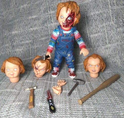 NECA Ultimate Chucky Action Figure 4" Child's Play Good Guy Doll Chuckie READ - Picture 4 of 21