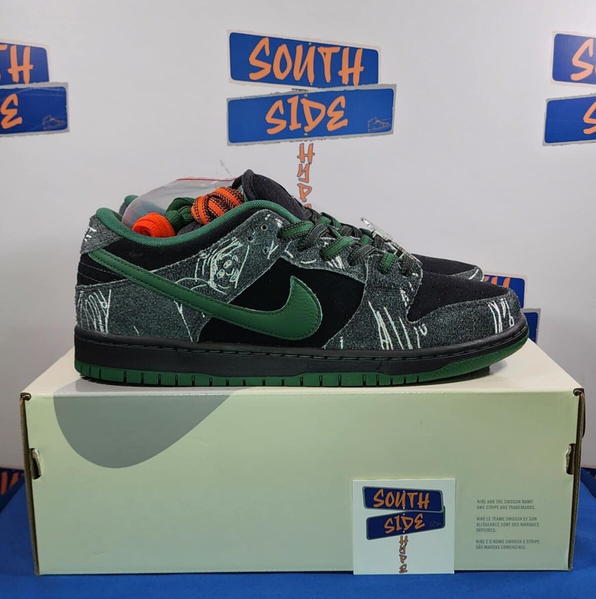 Size 7 - Nike THERE Skateboards x Dunk SB Low Ultra Size 7 - Nike THERE Skateboards x Dunk SB Low Ultra