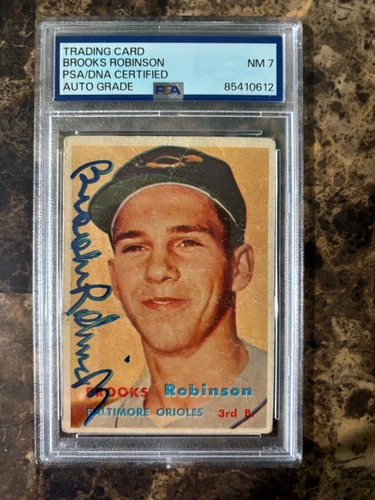 1957 TOPPS BASEBALL #328 BROOKS ROBINSON PSA/DNA CERTIFIED AUTO GRADE 7 NM