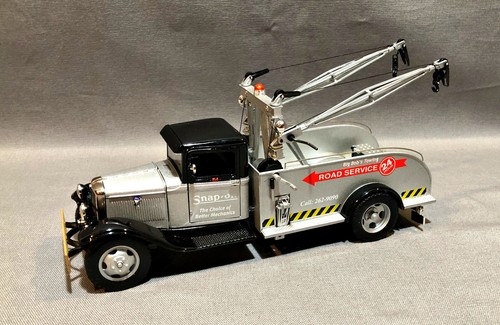 Crown Premiums Snap-On 1934 Ford Black & Silver Tow Truck 1:24 Scale #24101875 - Picture 15 of 17