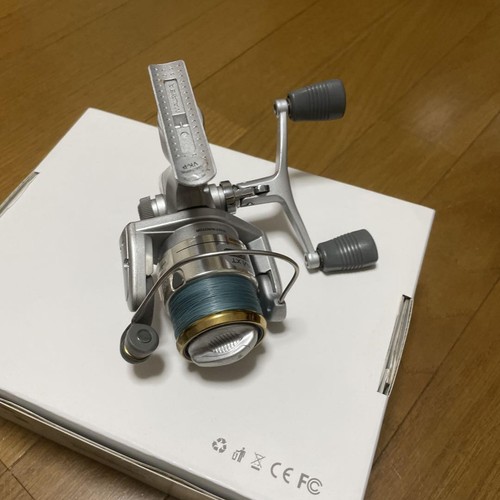 Carrete de pesca Shimano Navi 2000Xt doble mango, giro suave, nuevo - Imagen 3 de 5