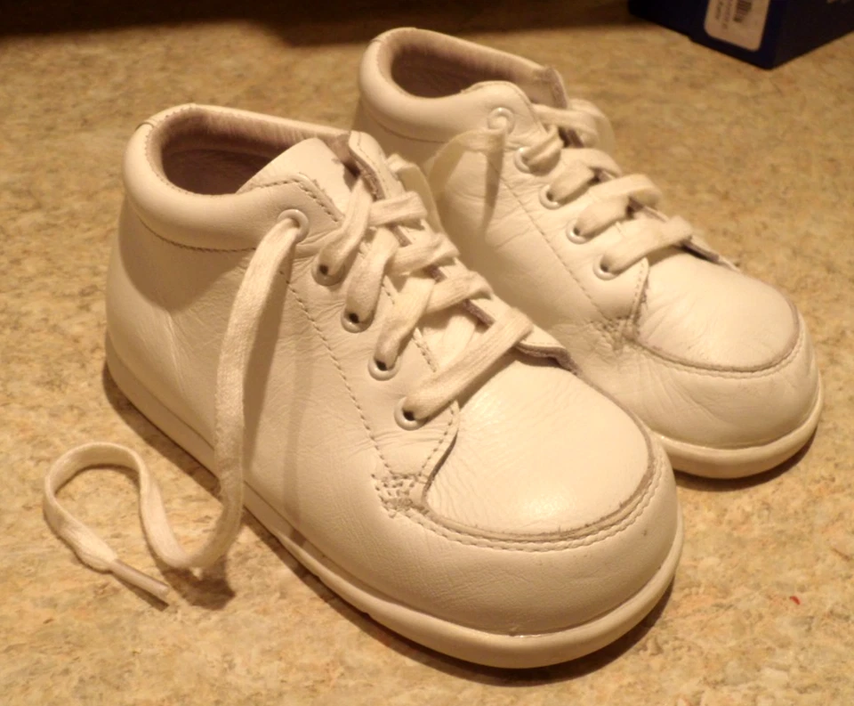 Stride Rite BLANCO 5EEE Cuero Superior Ancho Niño Bebé Zapatos - Uso muy ligero Foto 2 de 4