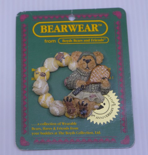 BOYD'S BEARS BEARWEAR BROOCH, WREATH DESIGN, PLAYING TENNIS, NEW ON CARD
