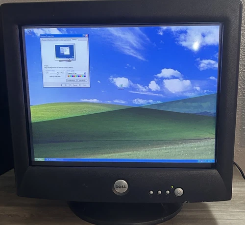 Vintage Dell M992 19" VGA Flat Screen CRT Monitor with VGA and PWR Cable incl.