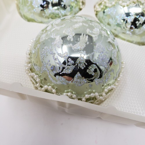 Classic Collection Glass Ornaments (4) Mint Green Faux Pearls 2005 Hobby Lobby - Picture 6 of 8