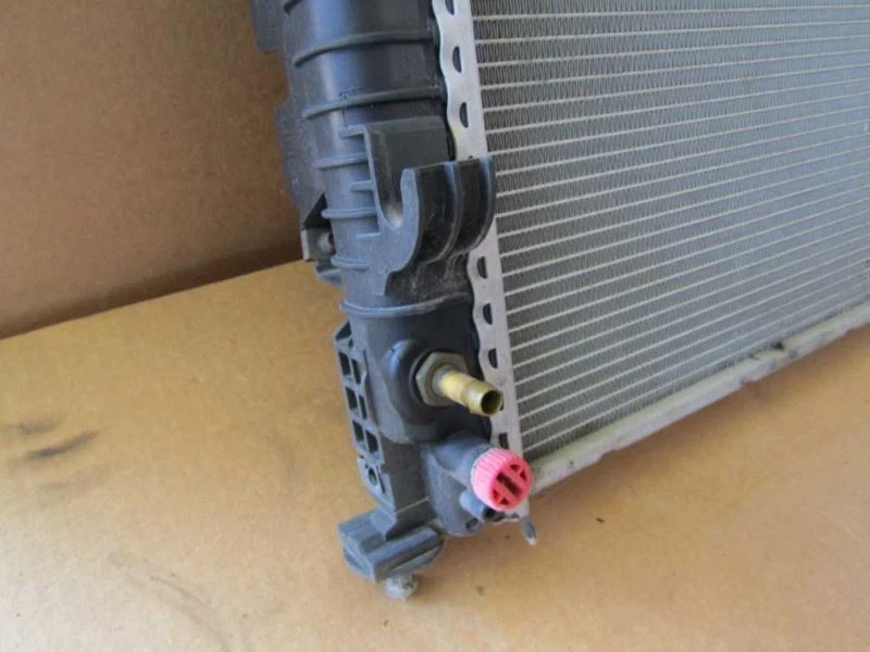 2009-2012 Mercedes benz r350 oem factory original radiator assembly - Image 4 of 4