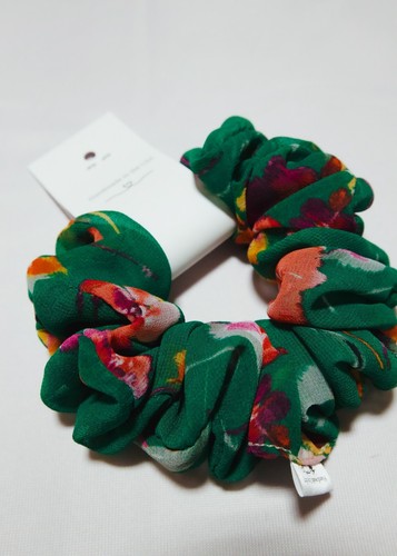 Large Scrunchies for Thick Hair – Stylish Hair Accessories - Picture 4 of 5