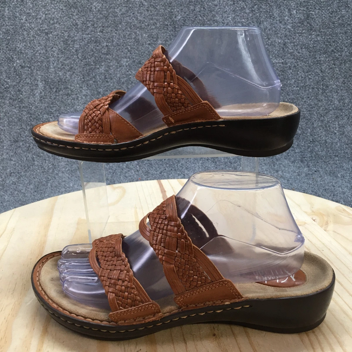 Clarks Artisan Sandals Womens 8 M Slide Brown Leather Woven Toe Loop Open Toe