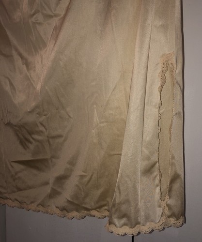 Vanity Fair Nylon Half Slip 1” Lace Trim 7” Side Slip Size Large Womens - Picture 9 of 16