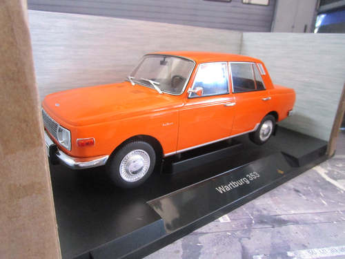 WARTBURG 353 MKI Limousine DDR 1967 orange 18061 NEU MCG 1:18
