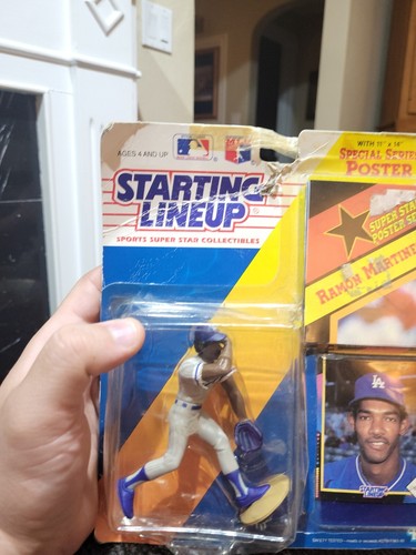 1992 Starting Lineup RAMON MARTINEZ Figure, Card Los Angeles Dodgers SLU - Picture 3 of 4
