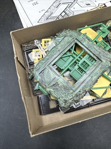 Heljan HO Scale 2 Summer Cottages B 351 Open Box - Picture 6 of 8