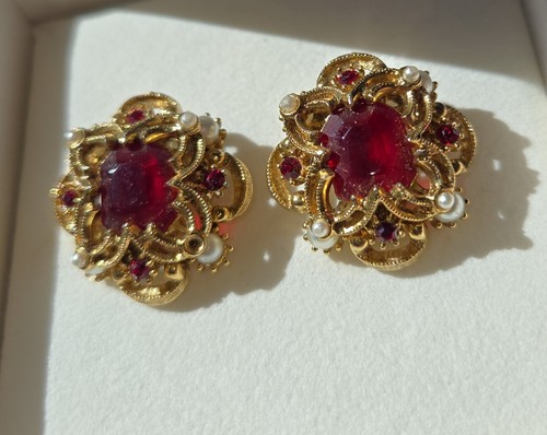 VTG Ruby Red Rhinestone Faux Pearl Gold Filigree Clip Earrings Baroque Unsigned - Picture 10 of 14
