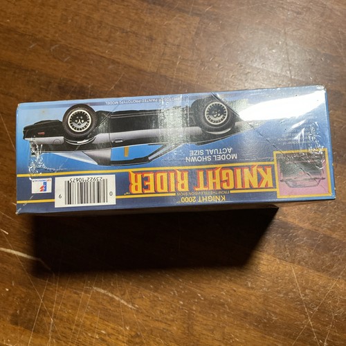 MPC Knight 2000 / Knight Rider 1:25 Scale Model Kit 1-0675 1982-83 - Picture 4 of 6