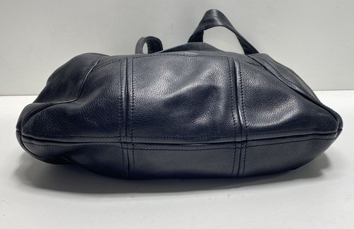 B Makowsky Women's Black Leather Shoulder Bag - Picture 3 of 5