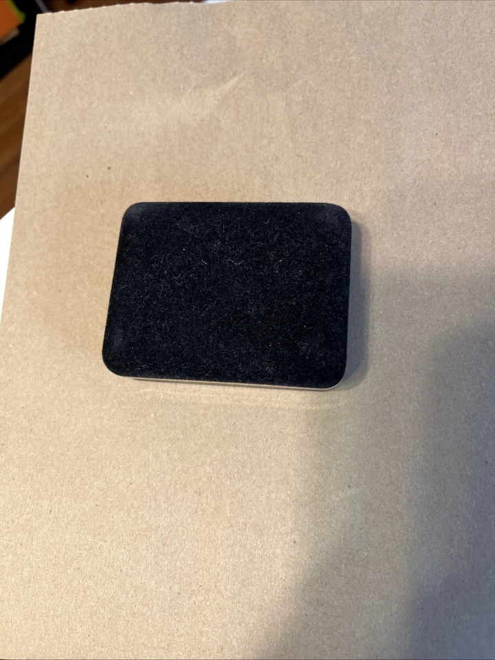 JUEGO GEMELOS PIERRE CARDIN AÑOS 70-80 TONO DORADO NO COMPLETO Foto 4 de 4