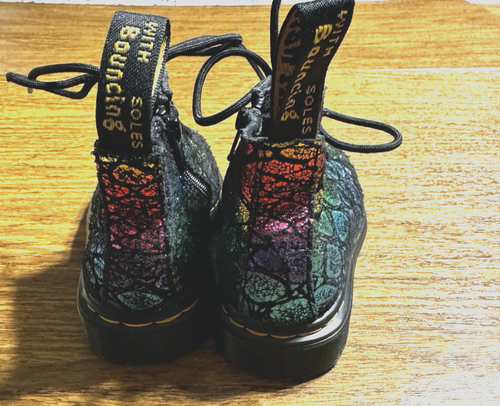DR MARTENS AIR WAIT WITH BOUNCING SOLES BLACK METALLIC DESIGN US 6 GIRLS TODDLER - Picture 11 of 13