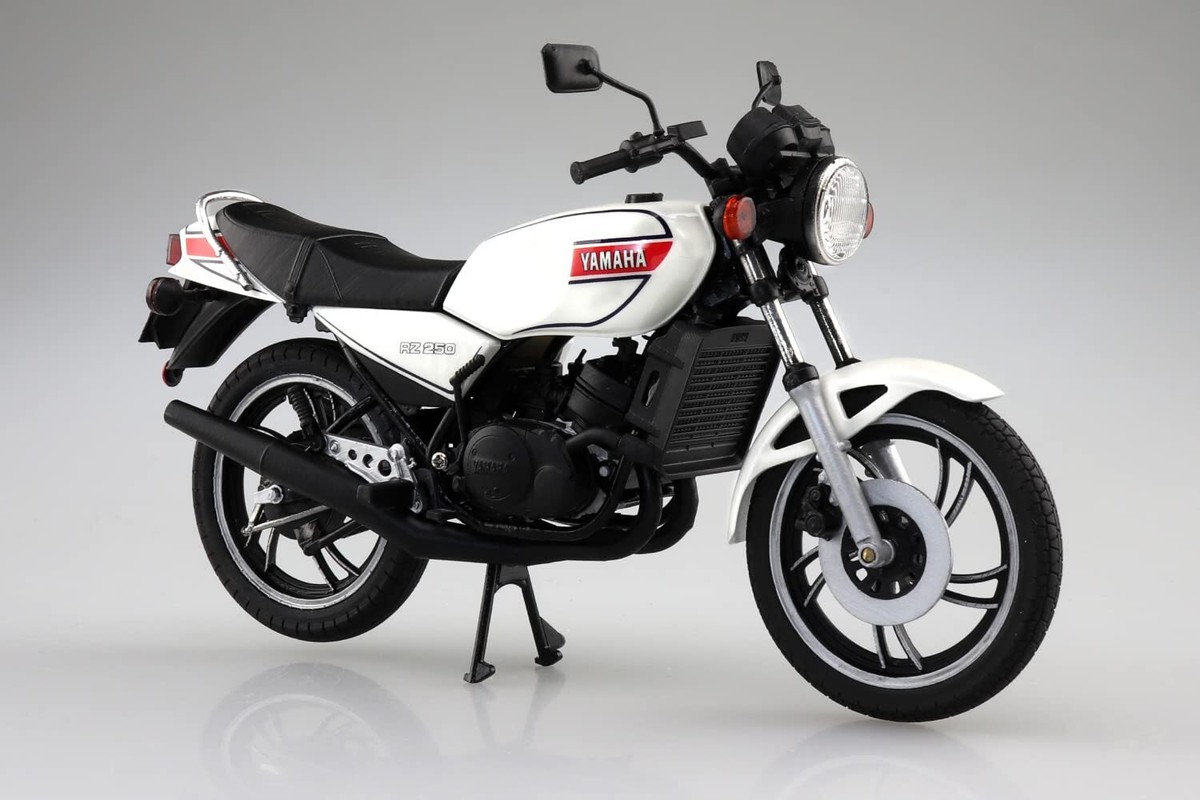 AOSHIMA Skynet 1/12 Complete Motorcycle Yamaha RZ250 New Pearl White