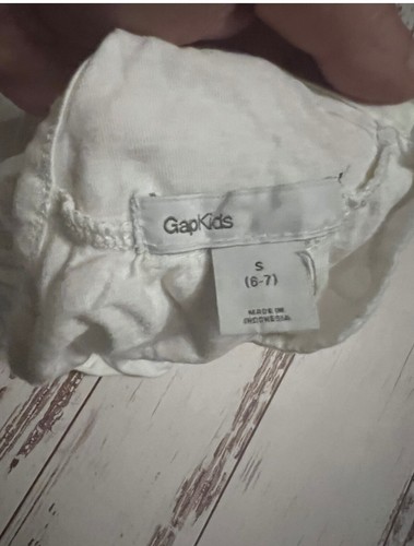 Camiseta sin mangas bordada GAP niños niñas S 6 7, blanca - Imagen 3 de 3