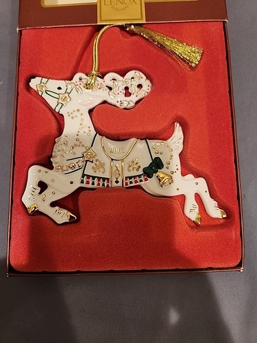 Lenox Christmas Tree Ornament W/Box - 2007 Reindeer Magic - Picture 2 of 3