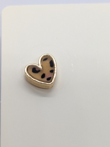 Orecchini cuore leopardato, borchie tono oro. Borchie cuore - Foto 3 di 7